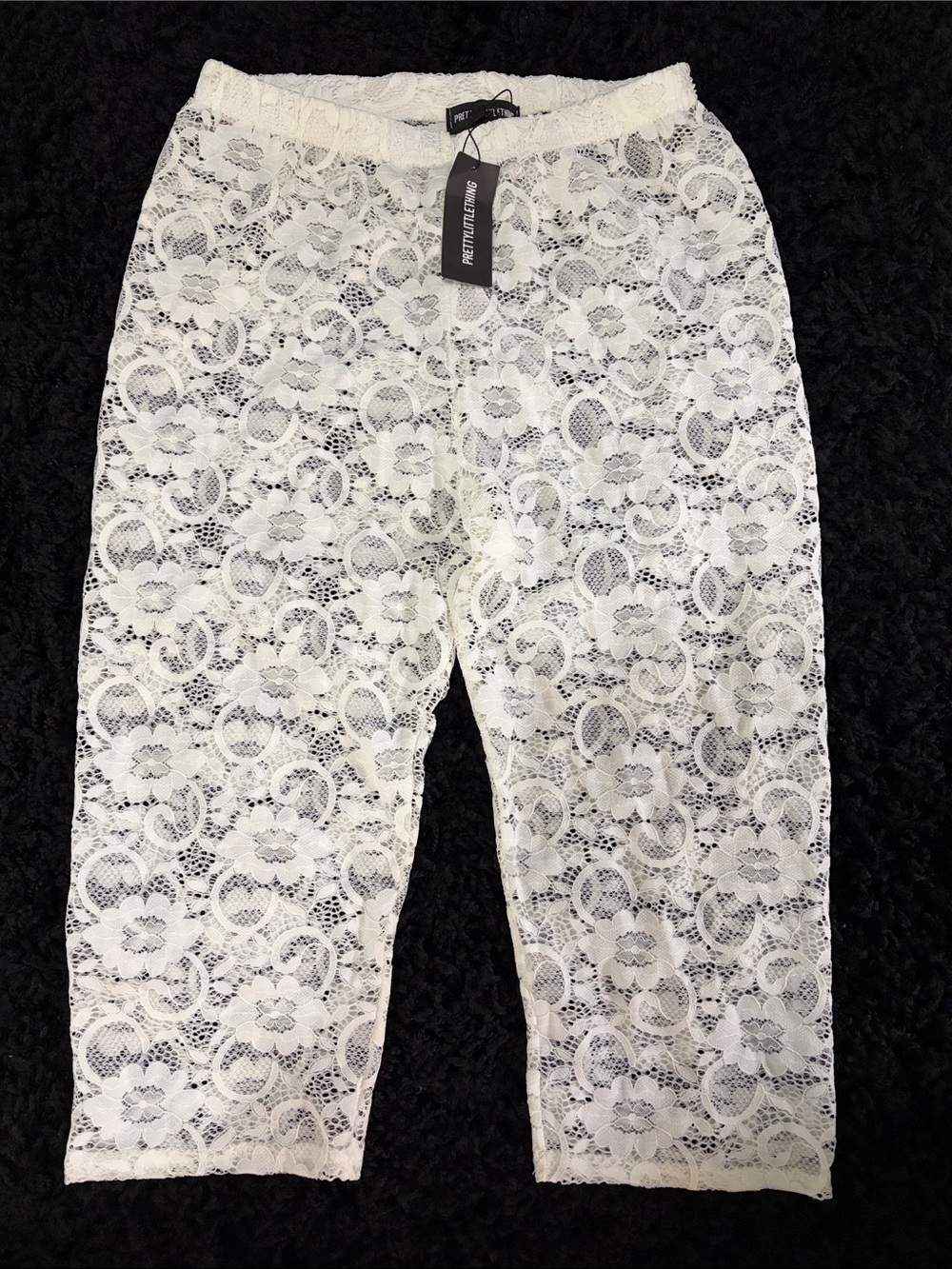 PrettyLittleThing Cream Floral Lace Capri Pants. Petite Lg